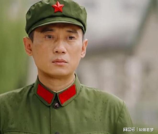 98年我退伍还乡在夜市大排档当厨子两年后一辆红旗车停在我面前